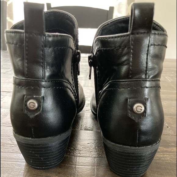 G by Guess black ankle boots - Picture 3 of 7